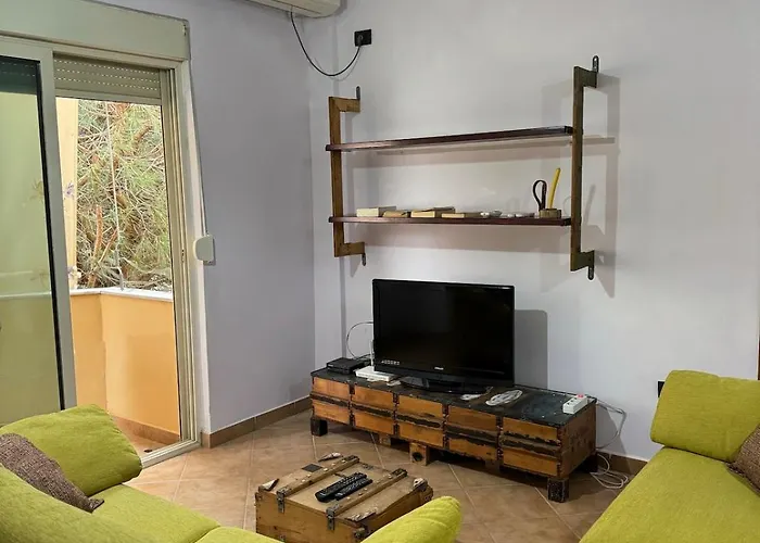 Beachfront , 1-min Walk To Sea Appartement