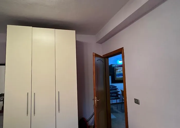 Beachfront , 1-min Walk To Sea Apartment *