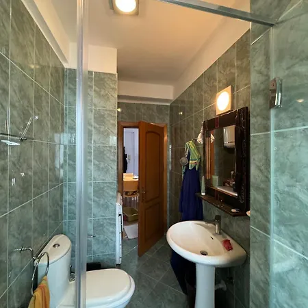 Apartment Beachfront , 1-min Walk To Sea *