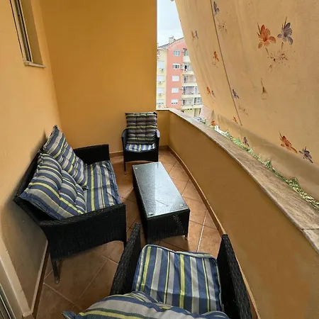 Appartamento Beachfront , 1-min Walk To Sea